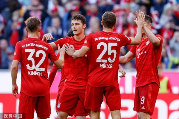 德甲-莱万进球破记载 诺伊尔扑点 拜仁2-1升班马