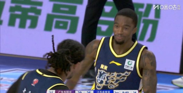 萨姆纳广东首秀成焦点！14分钟砍12+5+5+，赛后狂夸徐杰：他总能作念对的事