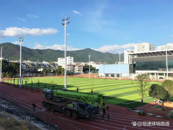 专科足球场照明