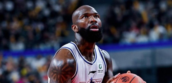 广州男篮名垂青史，郭艾伦缺阵依旧打出惊喜发挥，新东谈主闯劲让东谈主目前一亮，惜败山西展现极强竞争力，错失绝杀令东谈主戚然，新赛季值得期待