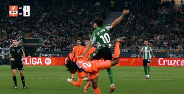 巴萨小将一战成名，独造三球，拉什福德被狠批