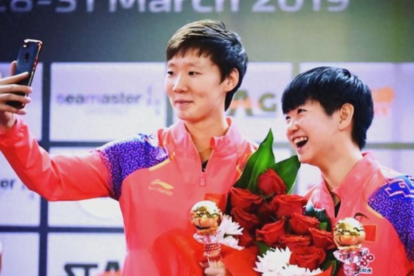 王曼昱惊喜不断！混团夺金刚完毕，孙颖莎暖心举动再获全网点赞