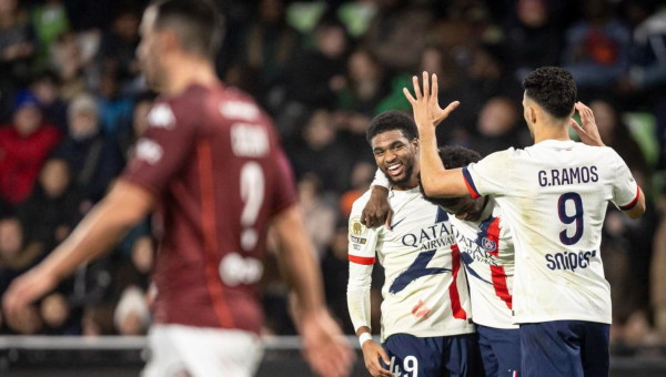 一场3-2让榜首易主, 欧洲豪强登顶, 恩里克创造队史神记录