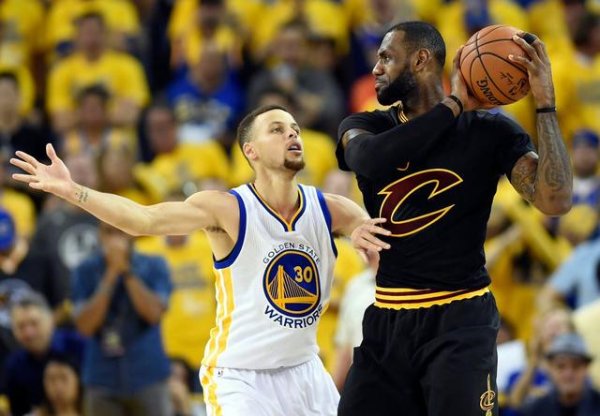 皮尔斯：库里强于詹姆斯，库里3次投降詹姆斯还在巅峰詹时拿过全票MVP