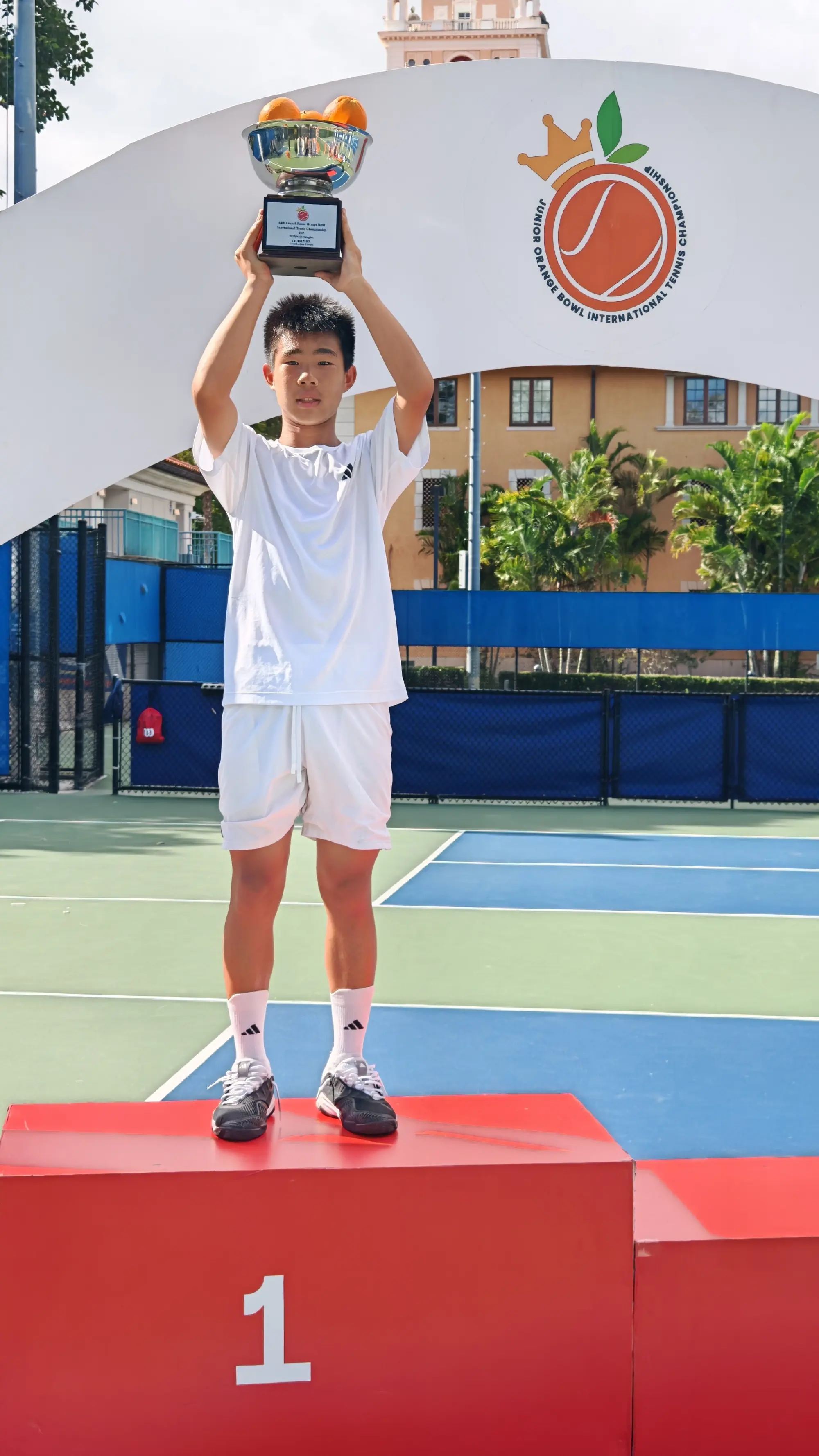 豪取12连胜背靠背夺冠! 中国网球又一天才横空出世，在好意思国主场扬威