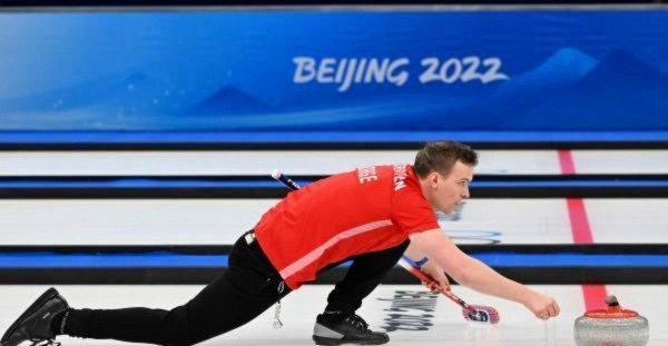 昨年的恶梦，本年变成必须跨过的临了一说念坎，中国混双冰壶8-5锁定小组第一，但接下来的对决才是委果的测验