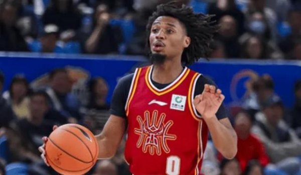 终于走了！黑根斯取消注册，新援有望今晚出战，但36岁能否相识？