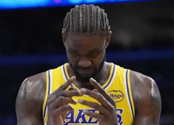 又一个索求球权，湖东谈主内耗预警！雷迪克或已失控！