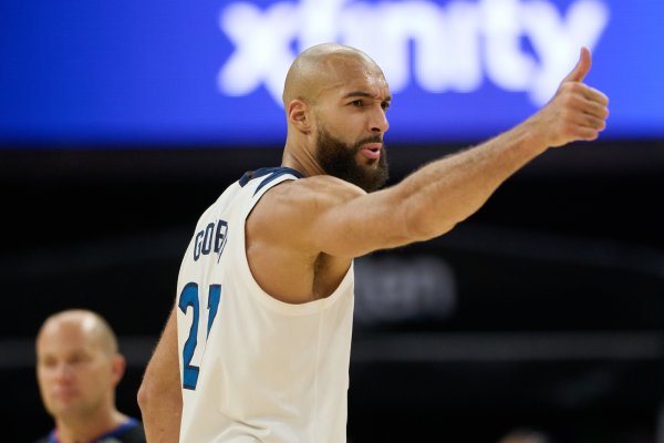 戈贝尔：队友给我喂球得到出手契机 艰苦端参与度提高嗅觉很棒