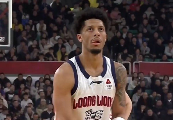 持久保捏自信！威金顿下半场攻传辘集 全场砍25分6板10助