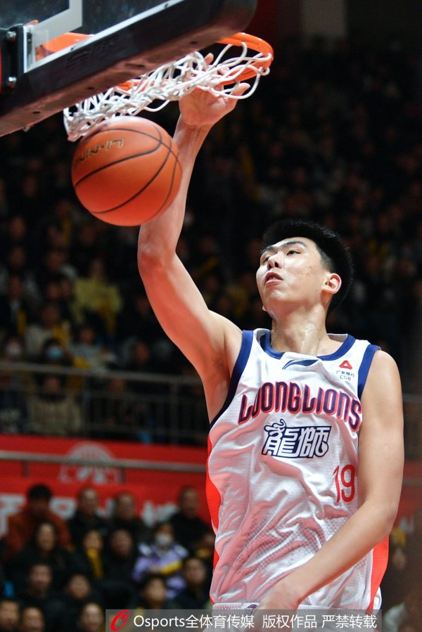 谁还叫我大番薯？徐昕要道补扣加要道罚球 全场拿到11分10板6帽