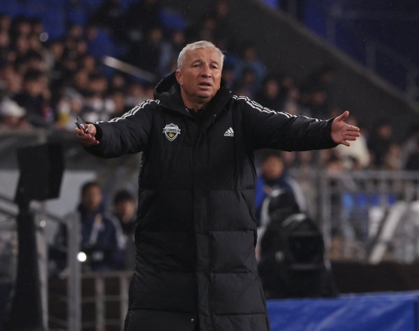 记者：切尔西名宿佩特雷斯库一切安好，并莫得患癌症