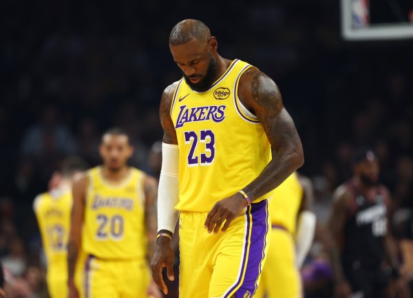 詹姆斯：咱们有太多导致对方平直得分的无理 这让咱们难追回比分