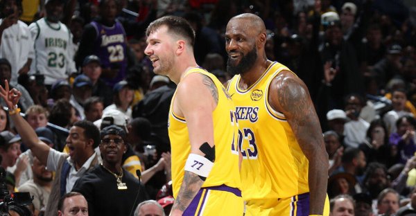 詹姆斯：卢卡不需要为我变嫌比赛时势 咱们会围绕他息争